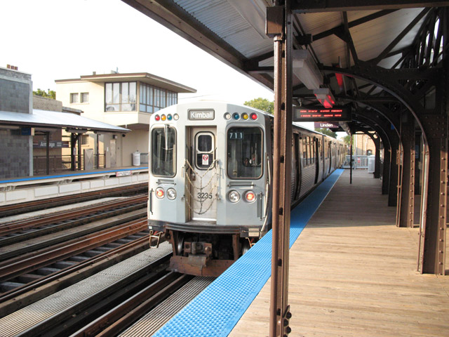 Brown Line leaving Armitage