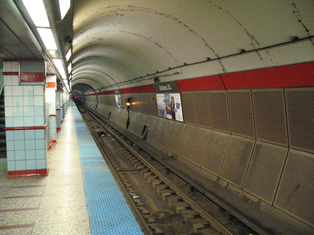 Jackson platform on the Red Line