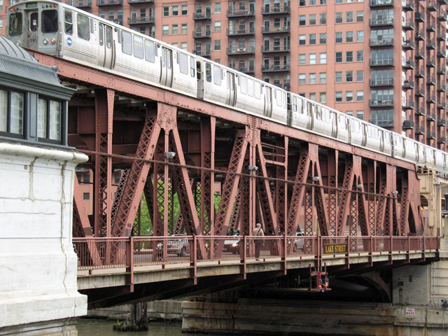 Green Line train crosses the Chicago River