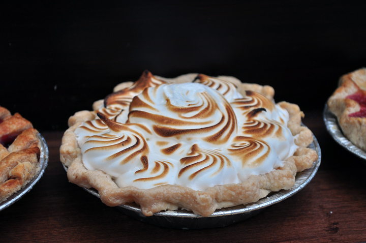 Delicious lemon meringue pie