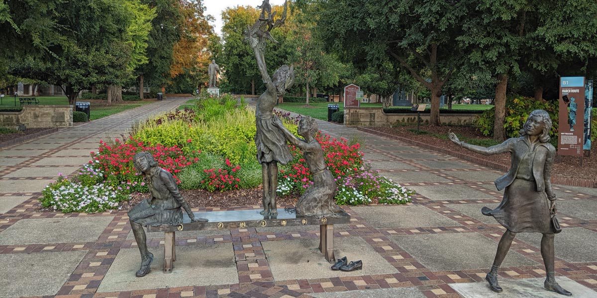 Kelly Ingram Park Neon Sakura